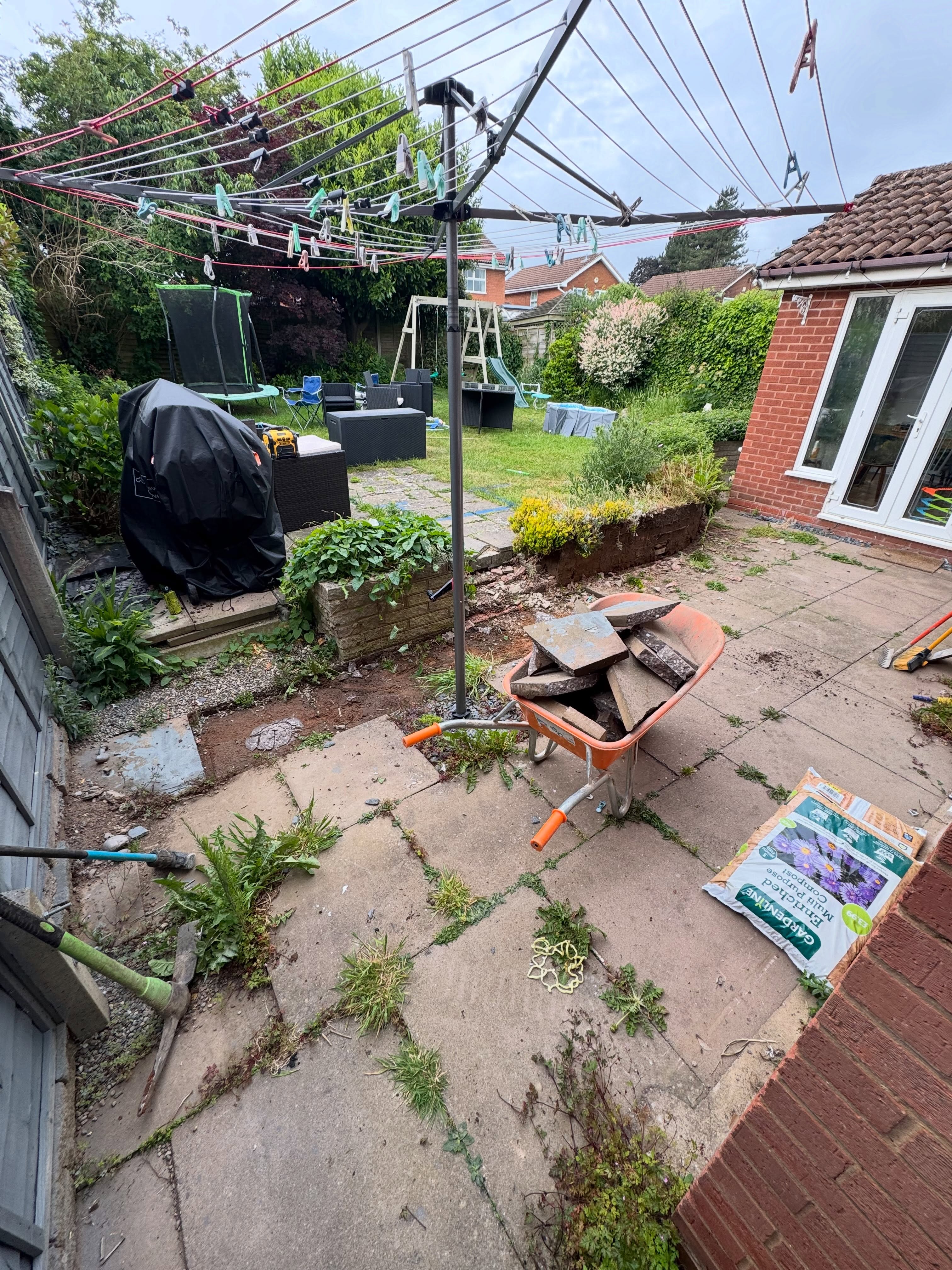 Garden, porcelain patio, grass, sleeper wall
